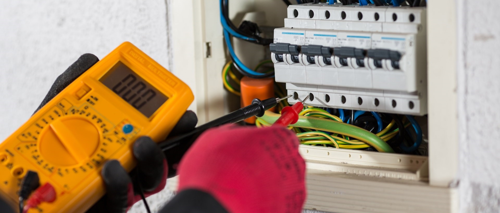 Electricians TW18